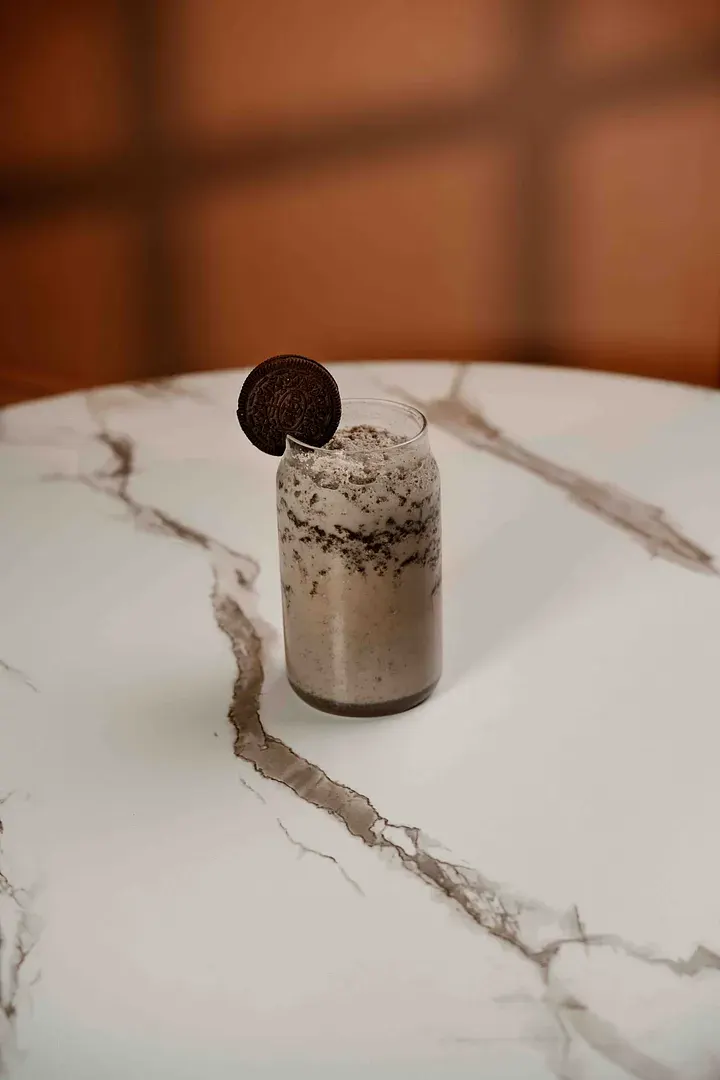 Frappé Especial: Sabor a elegir: Oreo, Chokis, Taro o Lotus.