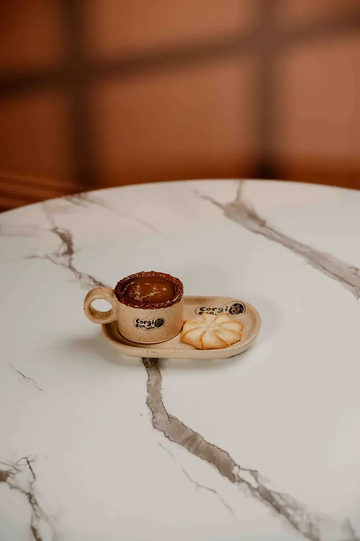 Espresso Archie: Espresso doble con orilla de Nutella.