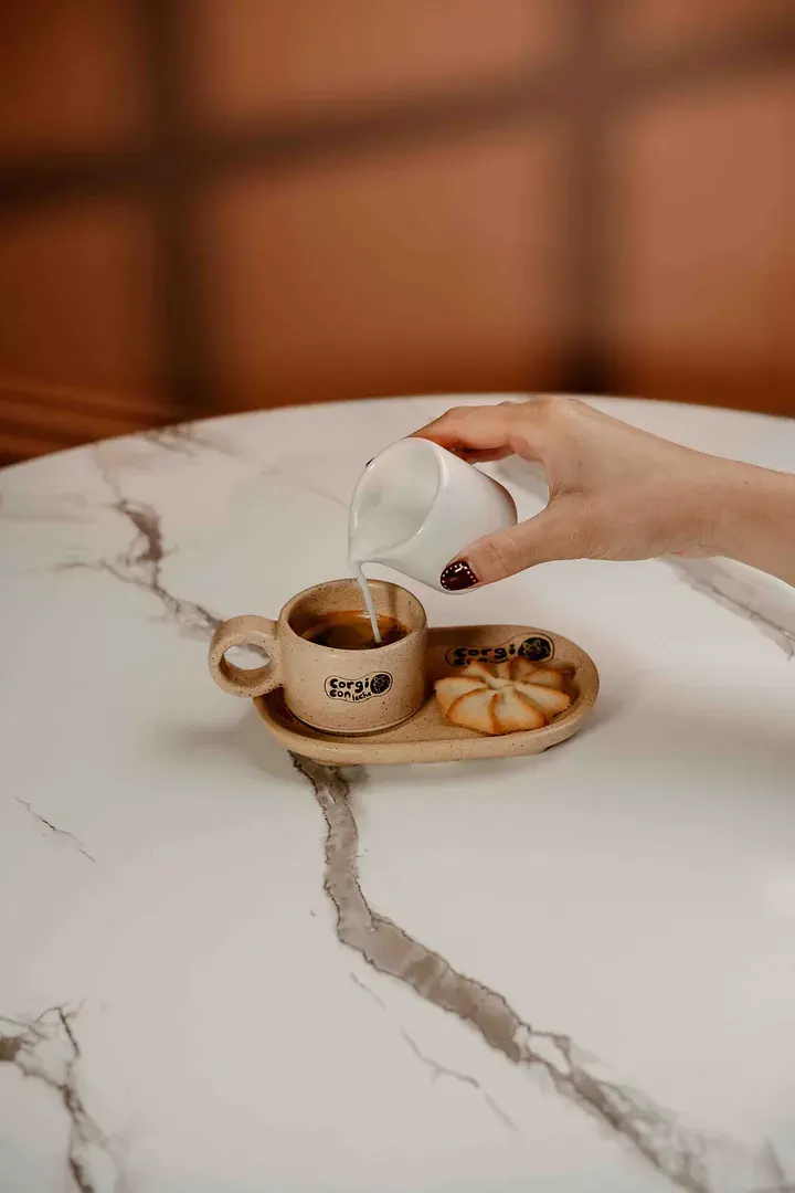 Espresso Fibonachi: Espresso doble cortado.