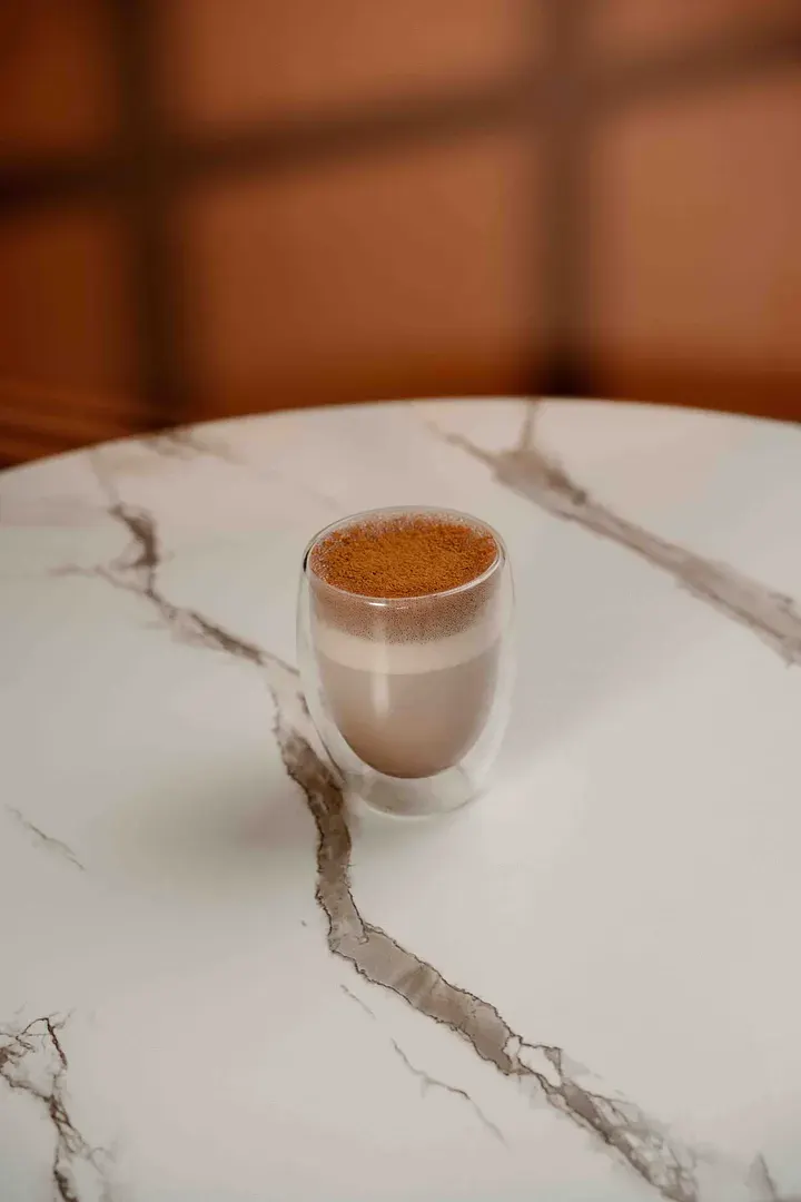 Chocomilk: Natural o con fruta (fresa, plátano, berries). +$20 scoop de proteína.